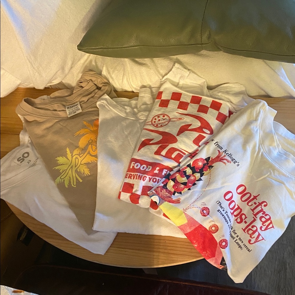 Graphic T-Shirts Bundle sz Sm Pink, So, Disney, H&M, Kellogg’s